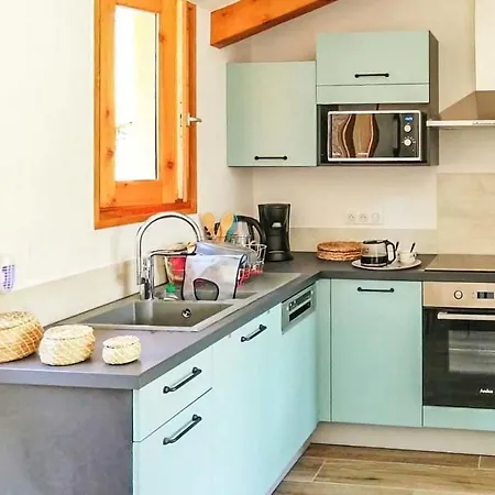 Nice In Privat-du-dragon With 1 Bedrooms And Wifi